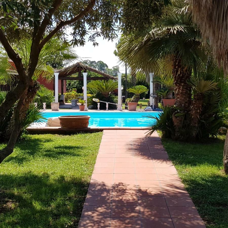 Chalet L Oasi Di Ambra 8 Posti Letto Con Uso Piscina Ardea Zewnętrze zdjęcie